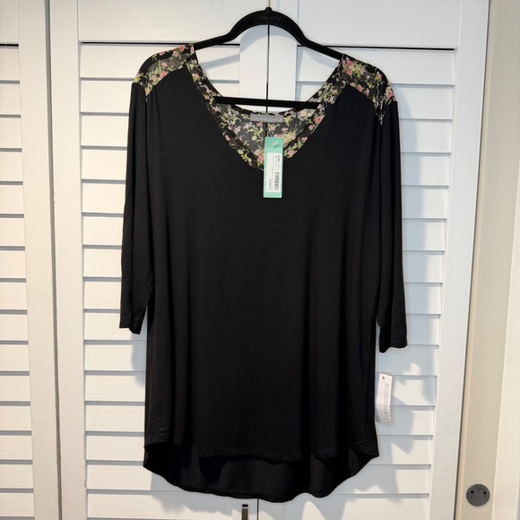 Loveappella Tops - Loveappella Darbi V-Neck Mixed Material Knit Contrast Tunic Top Black Floral XL